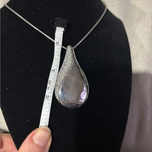 Elegant Chico  Silver Teardrop Pendant Necklace, adjustable - Image 5