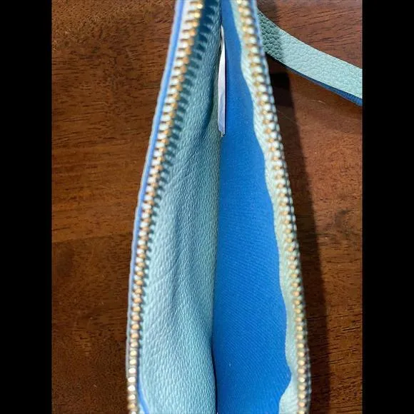 Steve Madden Faux Textured Leather Wristlet‎ Blue - Image 3