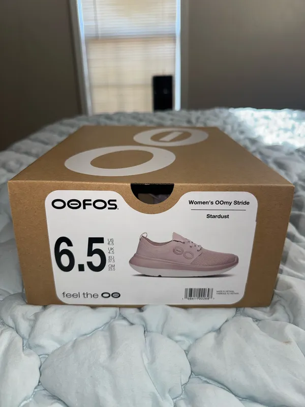 Oofos Pink Size 6.5 - Image 5