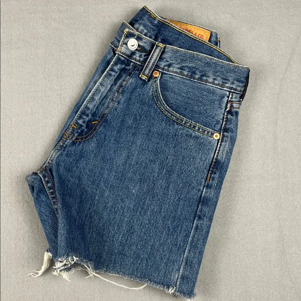Levi’s 505 Cutoff Jean shorts
Size: 30 - Image 5