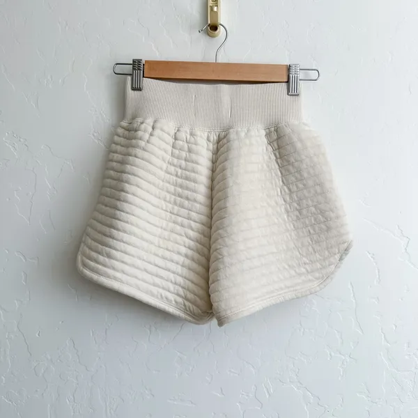 Everlane | Organic Cotton Quilted High-Rise Shorts in Parchment‎ Cream - Image 4