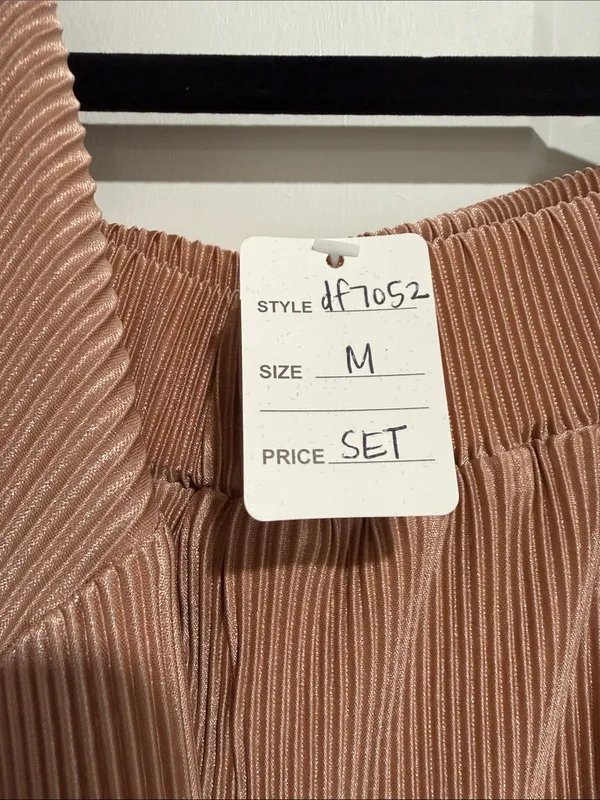 NWT Dress Forum Ribbed Two-Piece Wide-Leg Set in Dusty Rose - Image 3