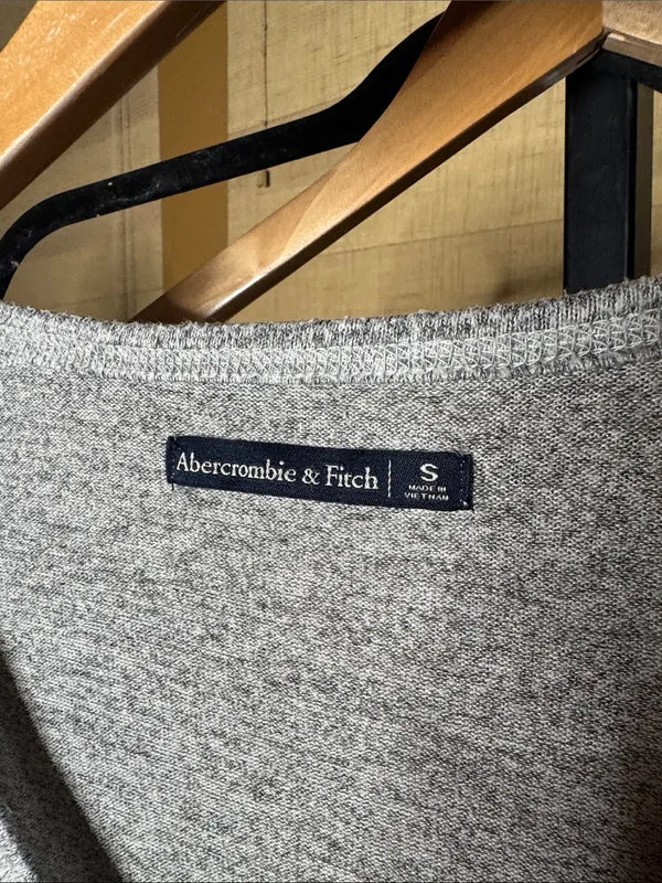 Abercrombie & Fitch Heather Gray Colorblock V-Neck Pullover Sweater Small - Image 4