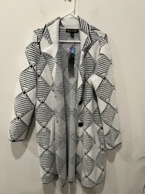 Black and White Geometric Patterned Coat size L by Here N Now Gray Size L - Image 2