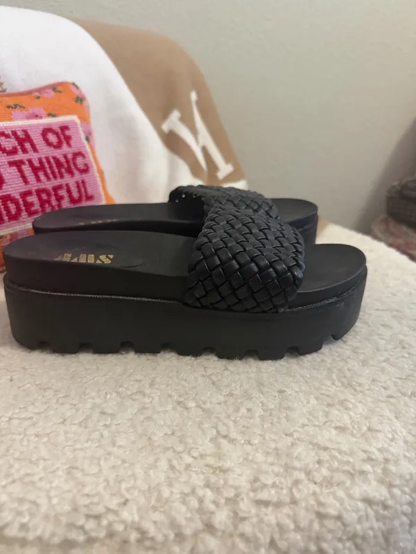 Black platform sandals Size 6.5 - Image 2