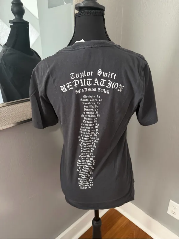 Taylor Swift Reputation Tour Black Band Tee Small - Image 3