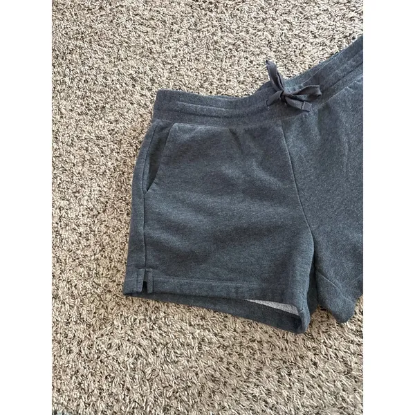 Amazon Essentials Women's Gray Sweat Shorts Size Medium‎ - Image 2