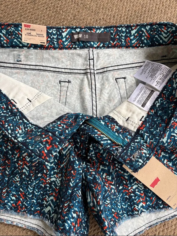 NWT Levi’s Chevron Denim Shorts Size 10 - Image 4