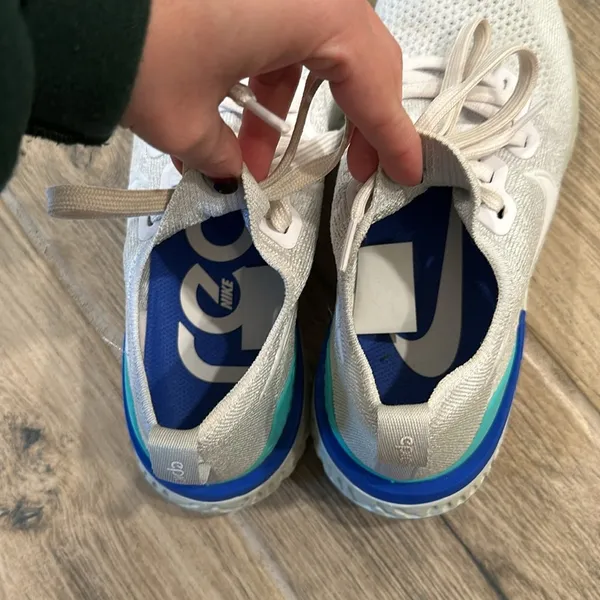Nike shoes - Image 4
