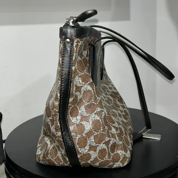 Coach F33504 Signature Taxi Zip Top Tote - Image 3
