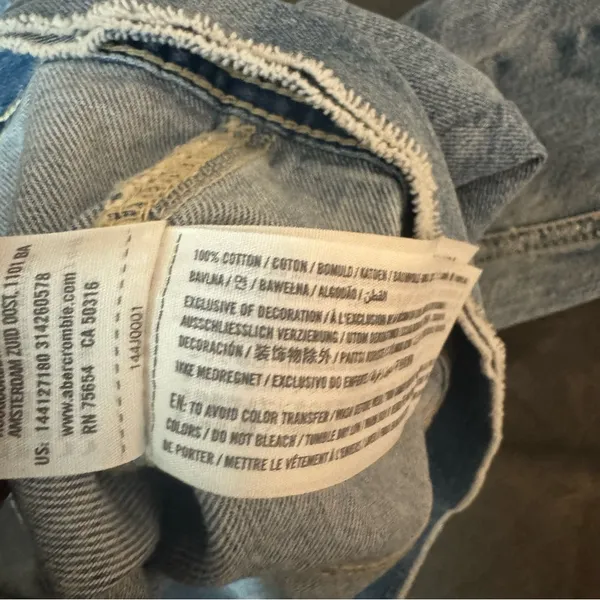 Abercrombie and Fitch Patchwork denim jacket cropped trucker jean jacket size M - Image 11