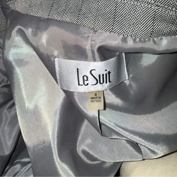 Le Suit New With Tags Women’s Latte Tan Pinstripe Blazer and Pants Suit Set - Image 11