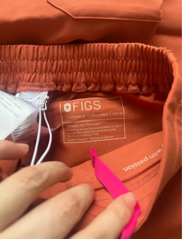 FIGS scrub set new with tags size xxs - Image 2