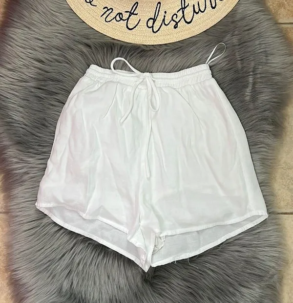 EUC Princess Polly Amelia Shorts White Lined sz 0 - Image 3