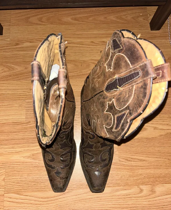 Cowgirl Boots Brown Size 9 - Image 2