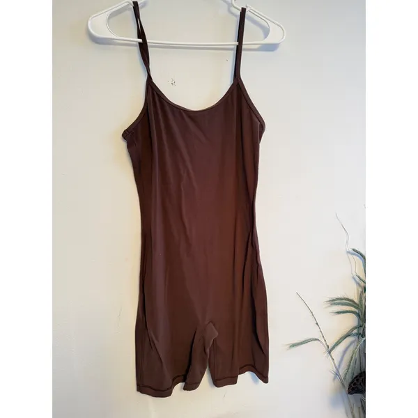 TnAction Aritzia Womens Brown Adjustable‎ Strap Athletic Bodysuit Romper Size M - Image 3