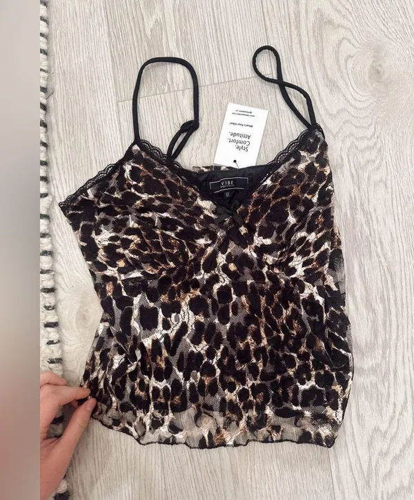 VIBE NWT top Size M - Image 3