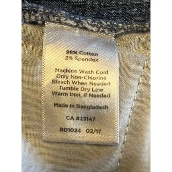Talbots Blue Jean Capri size 4 (2580)￼ - Image 5