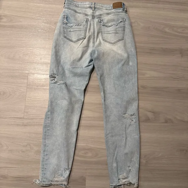 American eagle AE stretch mom jeans light wash blue ripped distressed size 4R - Image 5