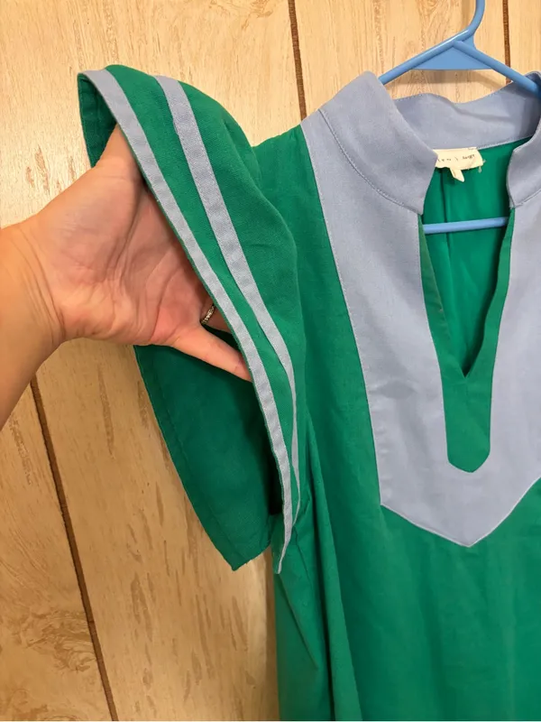 Entro green dress with contrasting light blue trim and notched V-neckline - Image 3