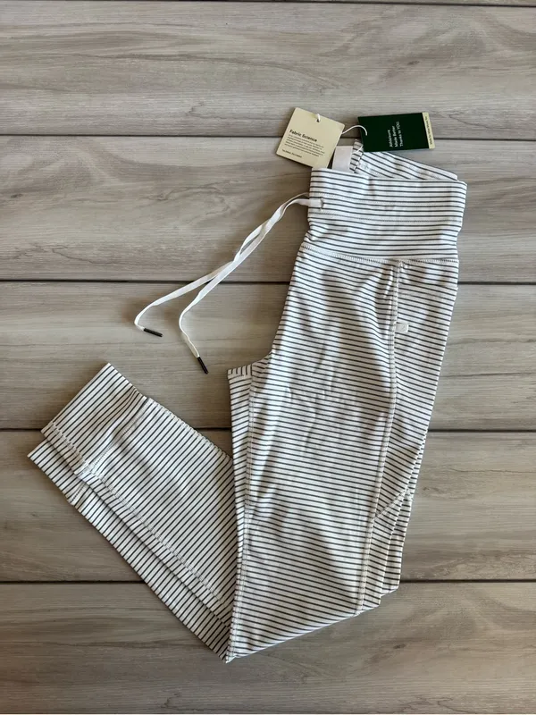 HALARA High Waist Full LengthYoga Legging w/Pockets Grey Medium NWT IN PKG - Image 6