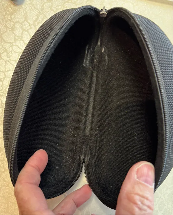 Oakley | Radar Array Soft Vault glasses case - Image 5