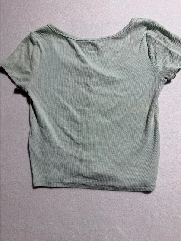 Hollister Light Green Ribbed Button-Up Crop Top XS - Image 5