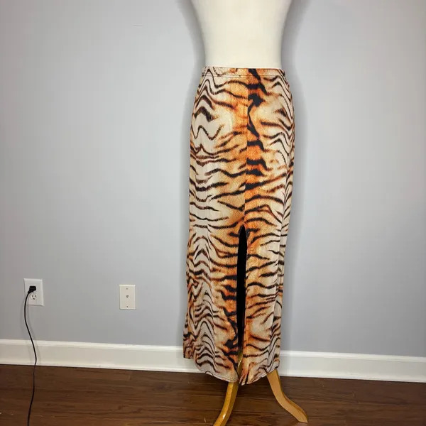 Pretty Little Thing - Tiger Printed Lined Mesh Maxi Skirt - Image 6