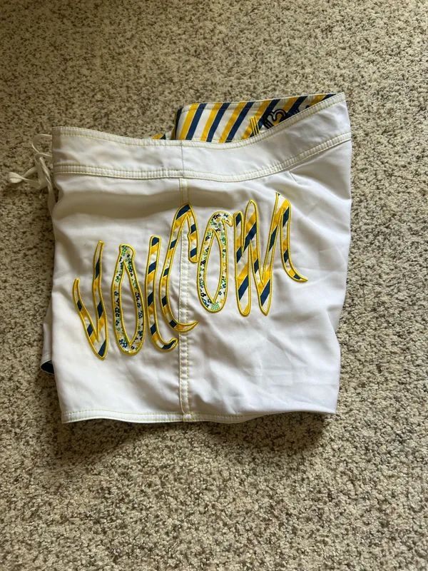 Volcom Printed Shorts  - Image 3