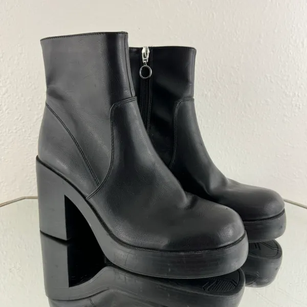 Dirty Laundry Black Faux Leather Edgy Grunge Groovy Chunky Platform Ankle Boots - Image 2