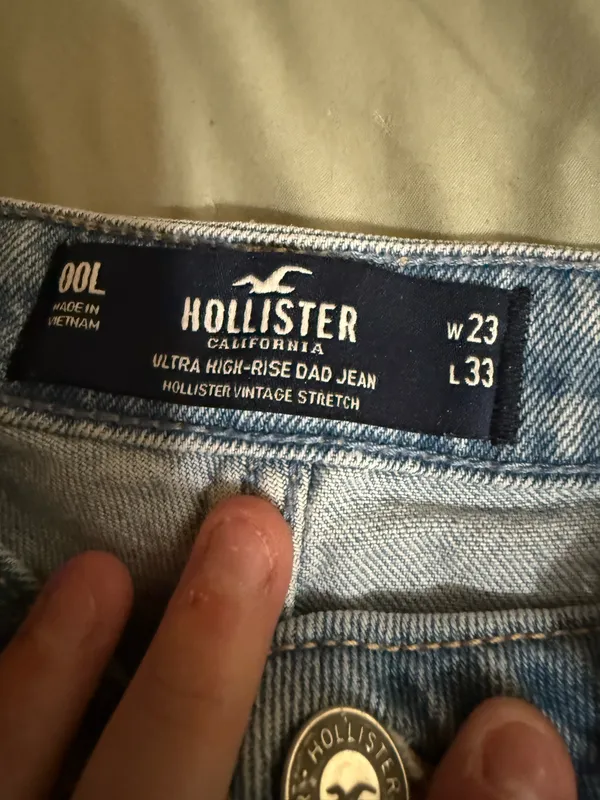 Hollister distressed ultra high rise dad jean 00”T - Image 2