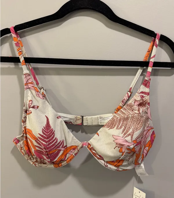 Cupshe Coral Flower Bikini Top and V-Waist Bottom Swimsuit Set Silver Multi - Image 6