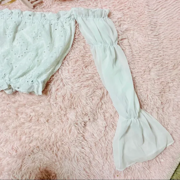 NEW Eyelet Top - Image 4