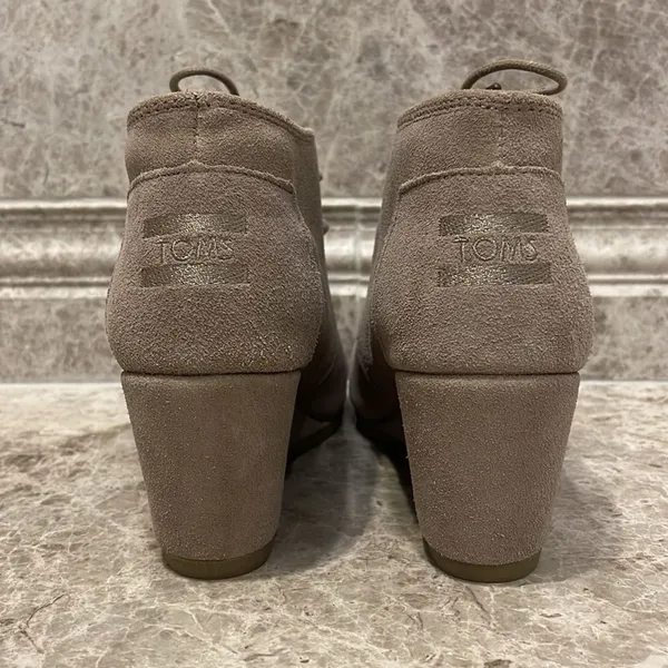 Toms Kala Desert Wedge Bootie Size 7.5 Suede Taupe Lace Up Boot - Image 7