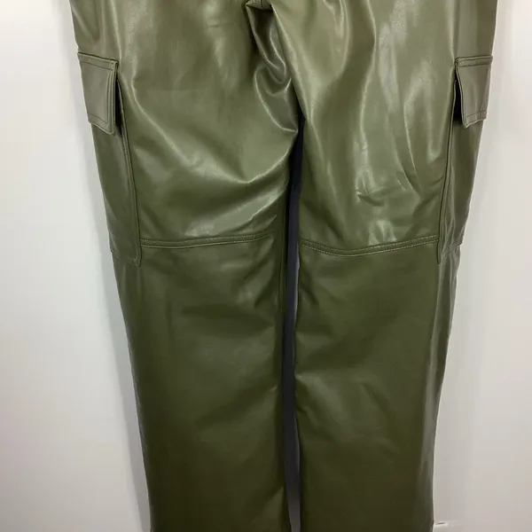 Abercrombie & Fitch The 90's Relaxed High Rise Cargo Vegan Leather Pants Size 6 - Image 7