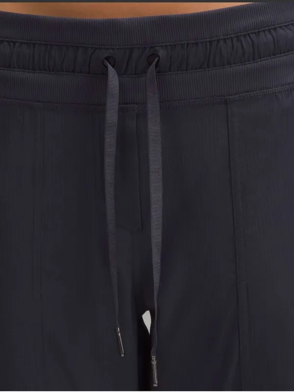 Lululemon Dance Studio Mid-Rise Cropped Pant in Black Night W2537 Sz 8 - Image 4