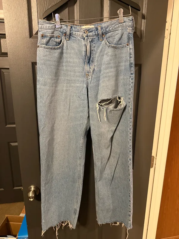 Abercrombie Loose High-Rise Jeans - Image 3