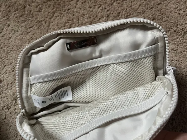 Lululemon everywhere belt bag OG original strap - Image 3