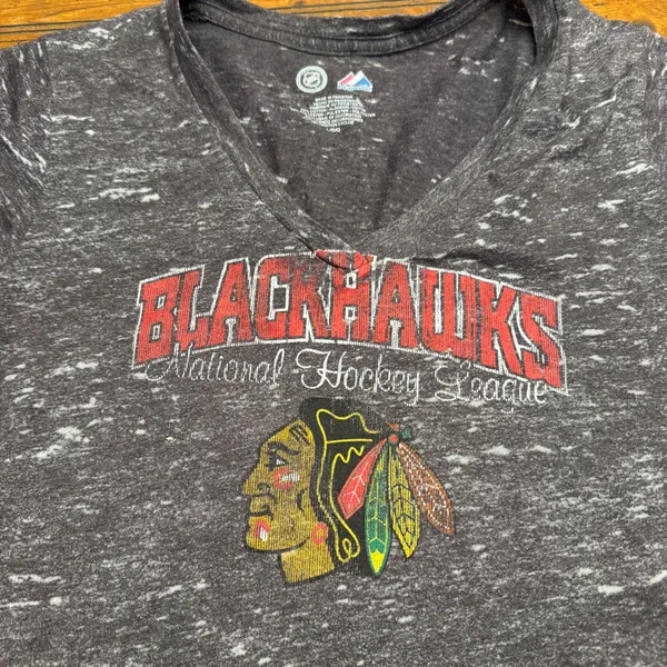 Majestic Chicago‎ Blackhawks NHL V-Neck T-Shirt Women's Large - Image 2