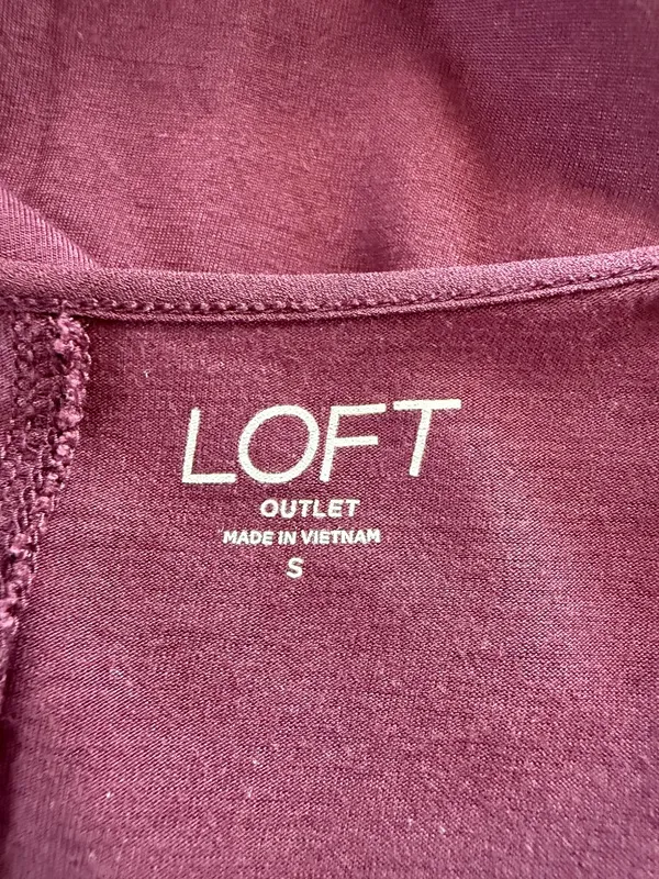LOFT Outlet plum sheer-like v-neck sleeveless tank top women's size Small - Image 6