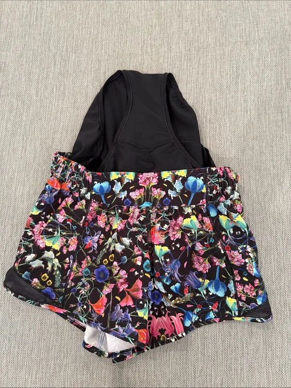 Lululemon athletic shorts hotty hot style in flowerscape pattern size 6 - Image 7