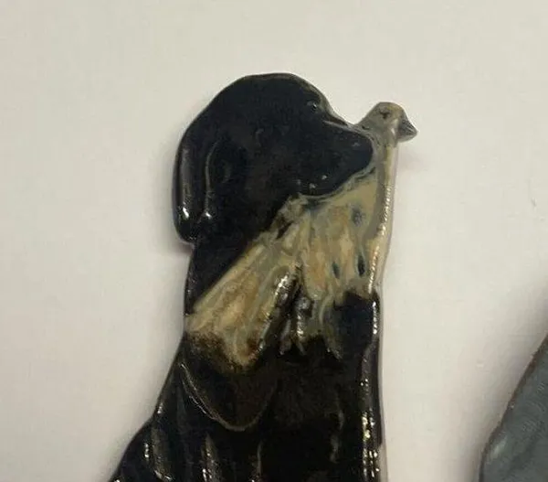 Lot Of 2 Hand Made Ceramic Brooch Pins Hand Painted - A Bird Hunting Dog - Image 4