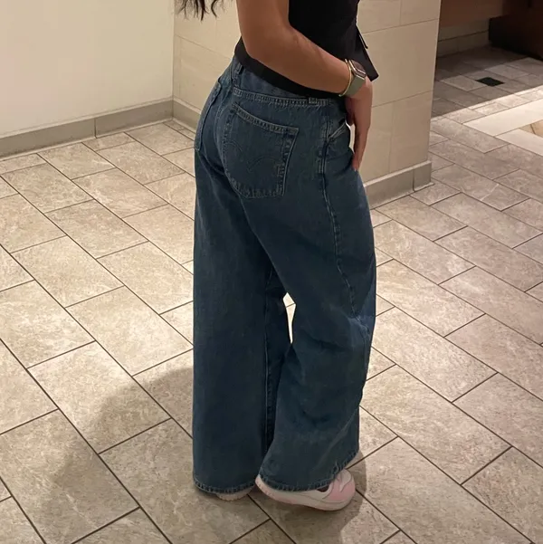 Levi’s Wide Leg Jeans - Image 2