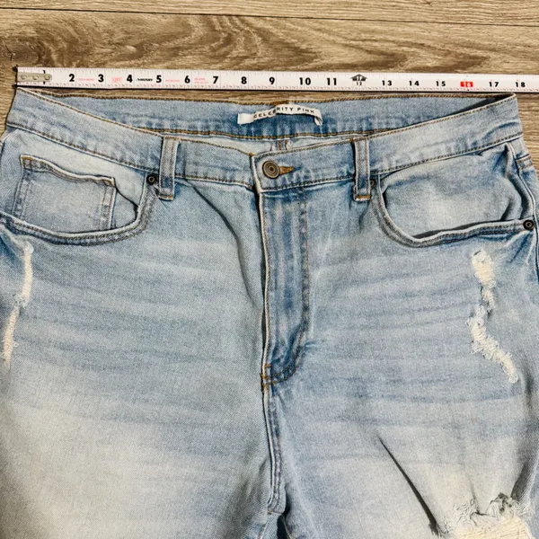 Celebrity Pink Women Light Wash Distressed Denim Shorts Cutoff Frayed Hem‎ 17/33 - Image 9