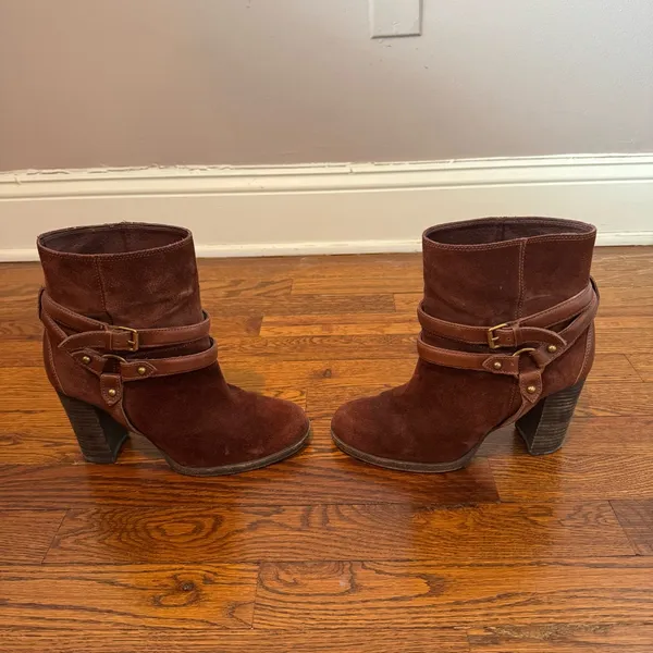 Ugg Women’s Dandridge Suede Leather Harness Ankle Boots in Mahogany‎ Size 8 - Image 4