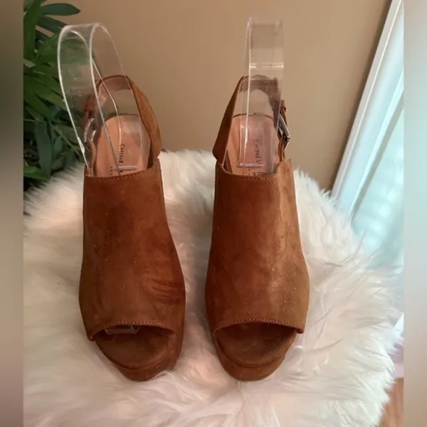 CL by Laundry Brown Suede Heels Size 6 - Image 4