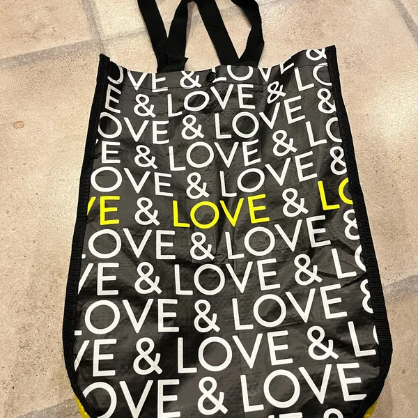 Lululemon and Kendra Scott shopping bags - Image 4