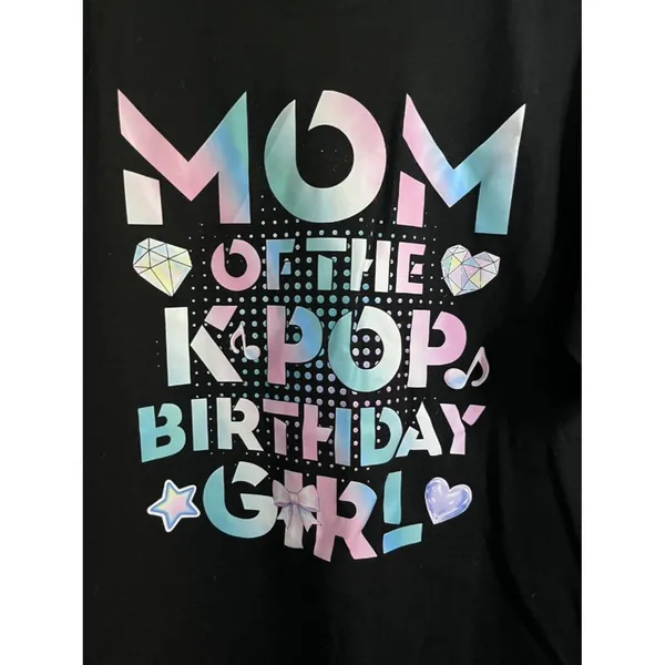 Gildan Mom of the K-Pop Birthday Girl Shirt Size M and Demon Hunters Balloon Decor Kit - Image 2