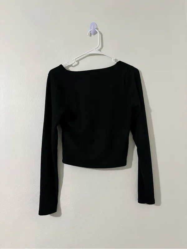Hollister Cropped Button Up Long Sleeve Top | Size: Medium - Image 2
