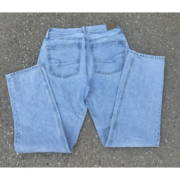 American Eagle Women's 90s Straight Leg Light Wash Faded Jeans SZ 4‎ - Image 2